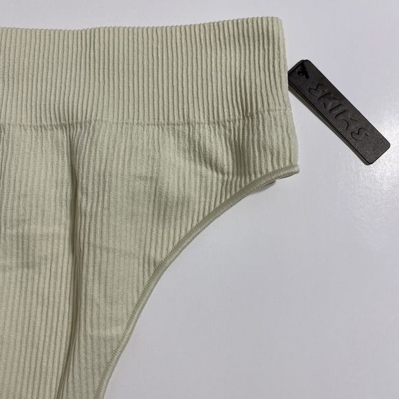 Skims Seamless Rib Thong Panty Panties Bone Cream Off White Ultra Soft NEW - Picture 7 of 14